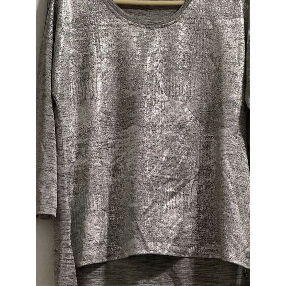 Thomas & Olivia Metallic Knit Top L Slinky New Years Eve Shirt Sparkly - Picture 2 of 3